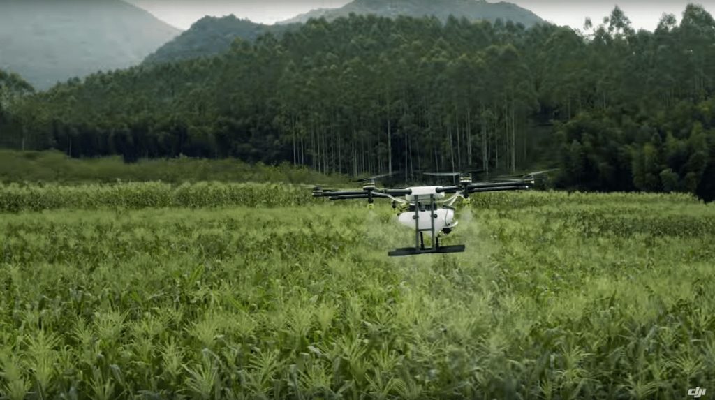 Drone Agras en espacio libre
